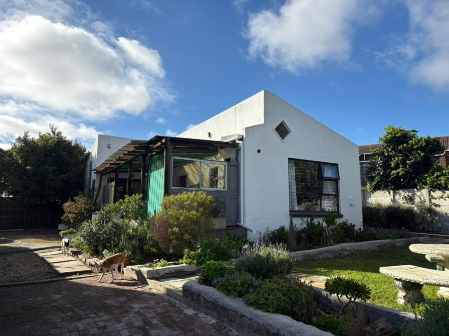 To Let  Bedroom Property for Rent in Capri Western Cape